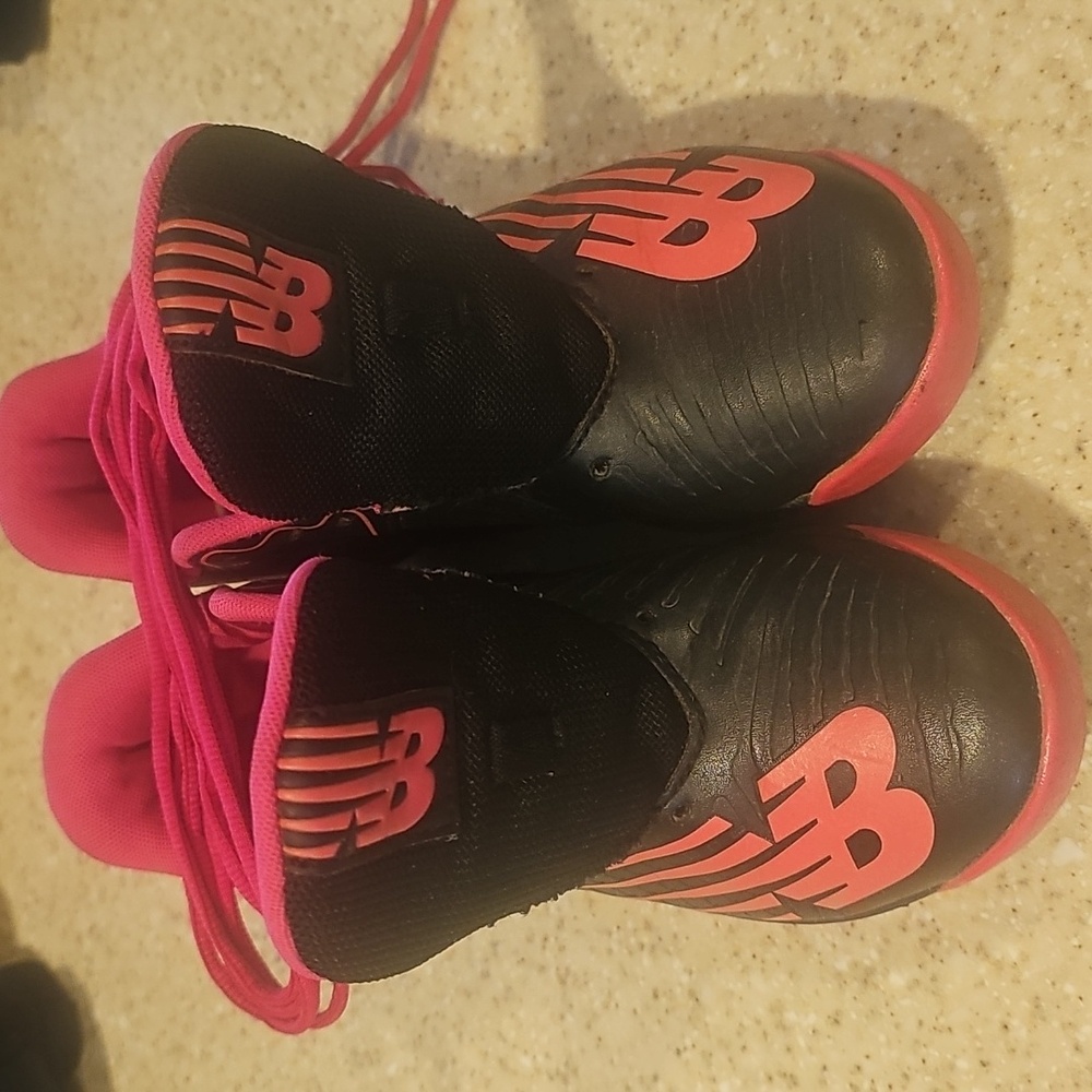 New Balance Youth 4040 V6 cleats.